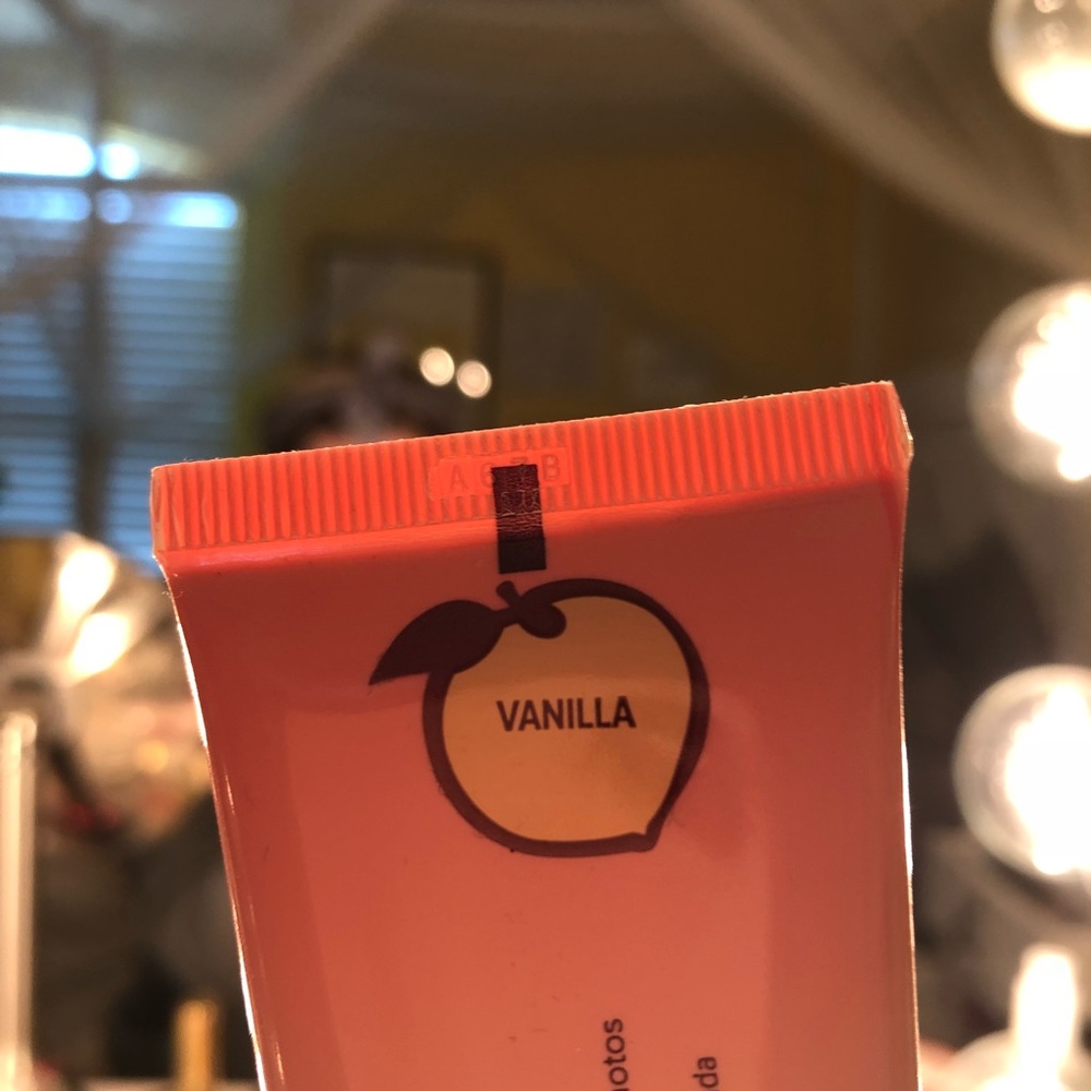 Too faced peach perfect comfort matte foundation